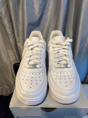 Nike White Air Force 1 07 White Sneakers size 7.5